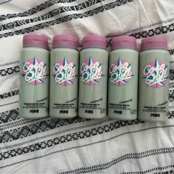 NWT New VS PINK Coco Chill Exfoliating Body Wash - Picture 1 of 3